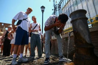 França: 40 pessoas morrem afogadas em meio a onda de calor