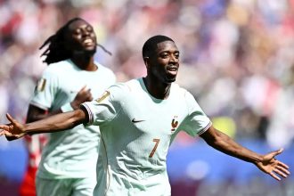 França aplica 4 a 1 na Noruega e termina em 1º no Grupo I da Copa