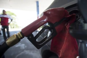 Governo inicia retirada gradual de subsídios aos combustíveis