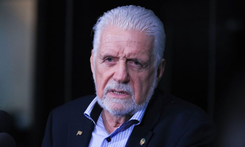 Jaques Wagner anuncia saída da liderança do governo no Senado