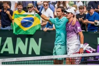 João Fonseca fica com o vice na chave de duplas do ATP 500 de Halle