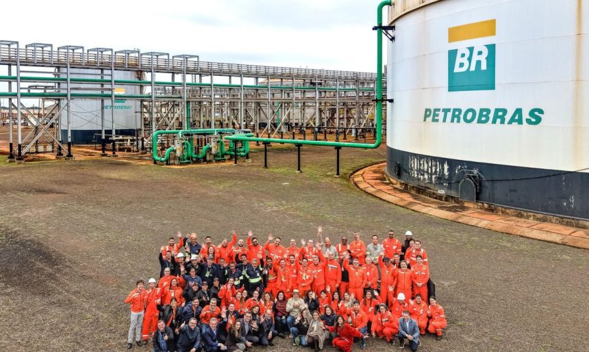 Lula assina contratos para retomar obra em fábrica de fertilizantes