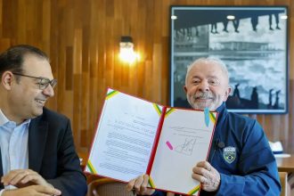 Lula sanciona lei que garante renovação automática da CNH