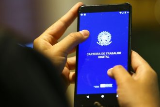 Mercado de trabalho formal cresce 3,6%; serviço público puxa alta