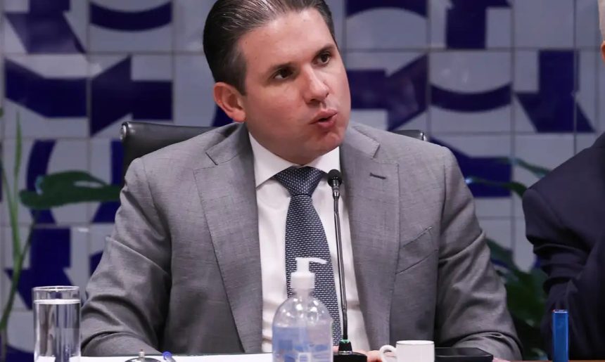 Motta convoca reunião de líderes para votar PL do fim da escala 6×1