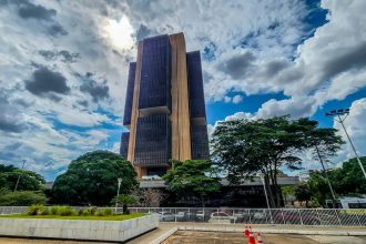 PEC no Senado facilita cooptação do Banco Central, dizem economistas
