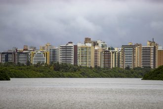 Previsão do tempo aponta semana de céu parcialmente nublado e chuvas fracas
