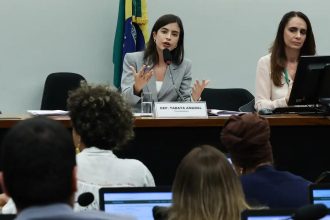 Proposta que criminaliza misoginia avança na Câmara dos Deputados