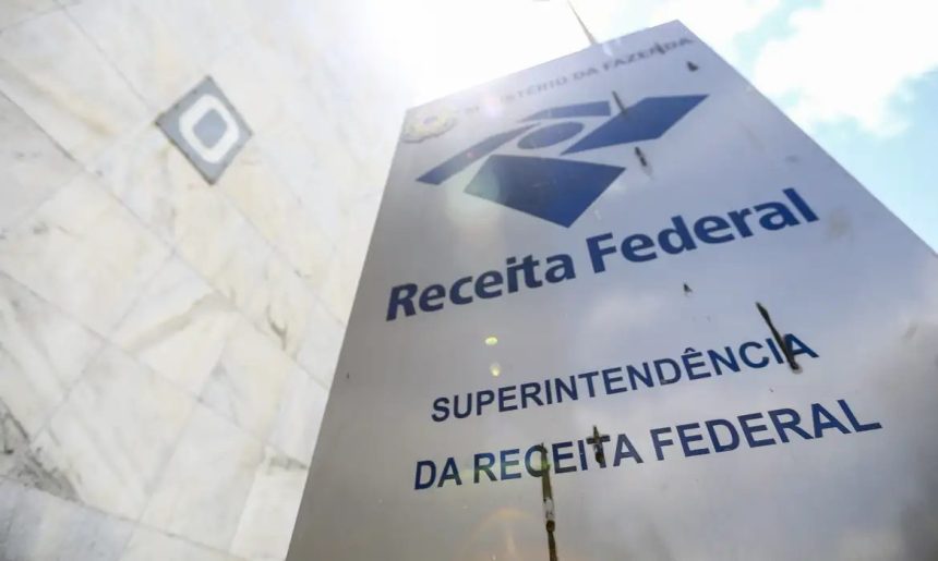 Receita paga lote especial de restituição automática em julho