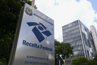Receita paga nesta terça maior lote de restituição do IR da história