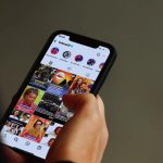 Redes sociais causam polarização e isolamento político em jovens
