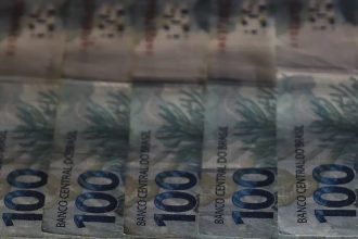 Redução de impostos e equilíbrio fiscal são prioridades, aponta CNI