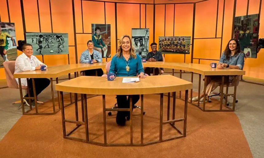 Sem Censura recebe pioneiras do futebol a um ano da Copa no Brasil