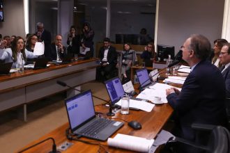 Senadores criticam falta de dados sobre socorro bilionário ao BRB