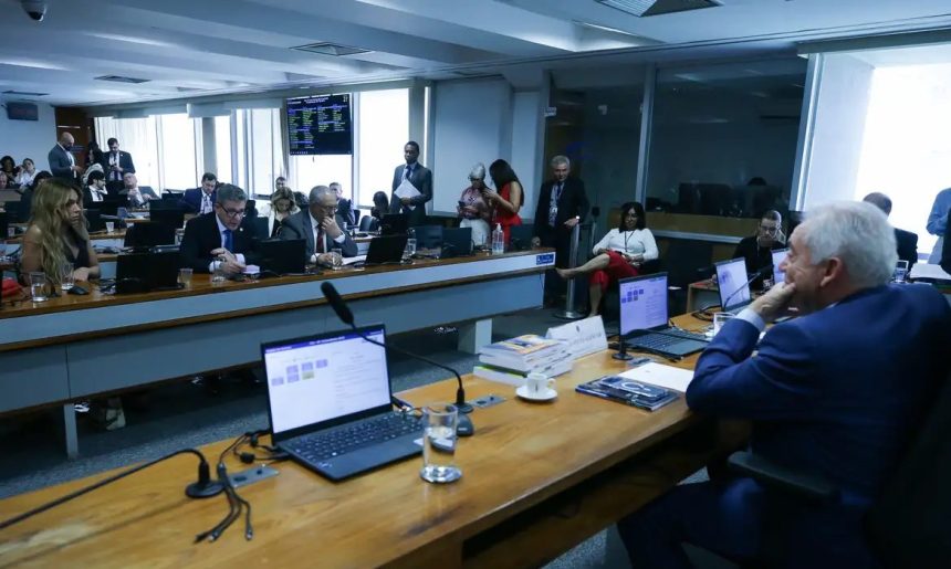 Senadores discutem ritmo de tramitação da PEC do fim da escala 6×1