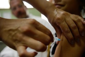 Vacinação de adolescentes de 15 a 19 anos contra o HPV é prorrogada