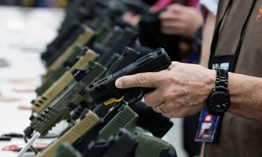 Ações pró-armas de Trump devem favorecer facções criminosas no Brasil
