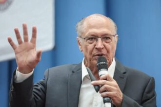 Alckmin diz que Milei presta desserviço à Argentina