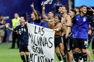 Ato de jogadores argentinos reacende debate sobre domínio das Malvinas