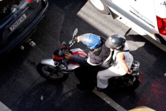 Bombeiros do RJ alertam motociclistas sobre uso dos itens de segurança