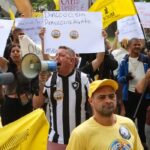 Camelôs protestam contra programa da prefeitura no Rio