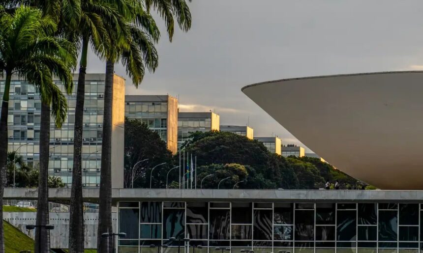 Congresso se aproxima do recesso sem votar PEC 6×1 e PL da Misoginia