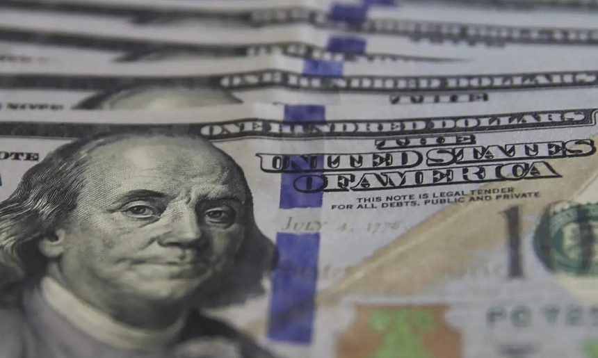 Dólar cai para R$ 5,07, no menor nível em um mês