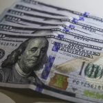 Dólar fica estável em R$ 5,08, mas cai 0,58% na semana