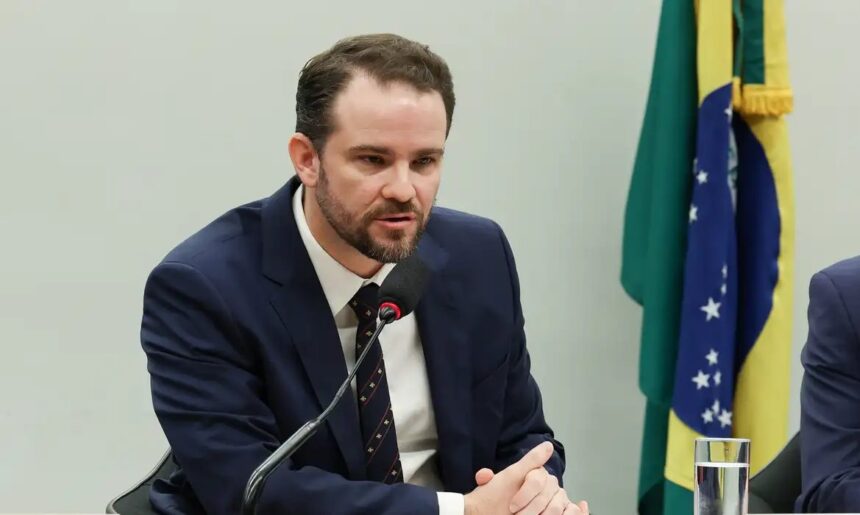 Durigan: dívida do Brasil é menor do que a de grandes economias