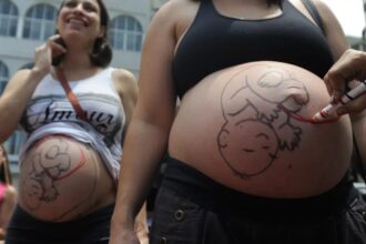 Fatores sociais e estruturais empurram mulheres para cesarianas
