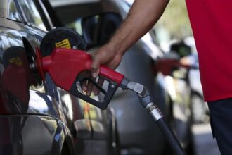 Governo adia reunião que pode aumentar etanol na gasolina para 32%