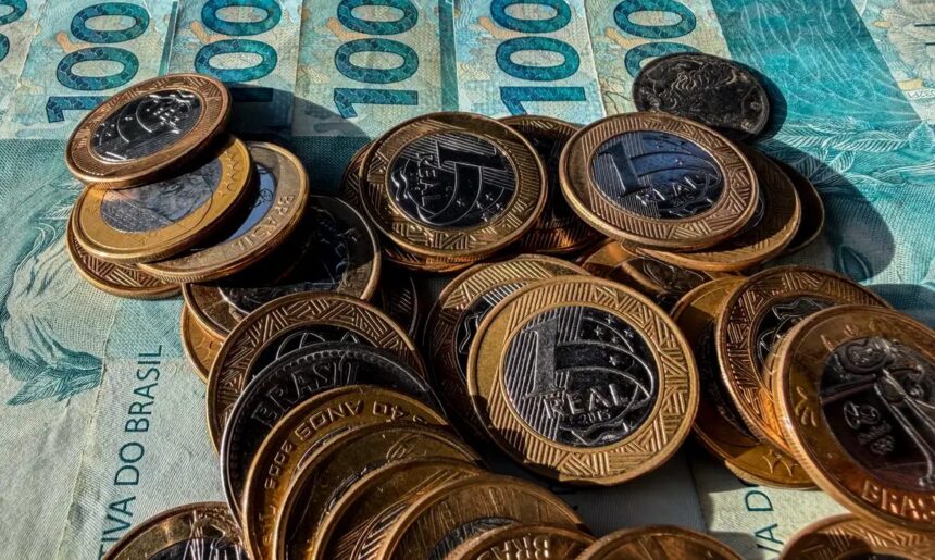 Inflação usada para corrigir salários acumula 4,33% em 12 meses