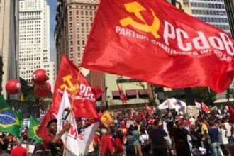PCdoB oficializa apoio à candidatura de Lula
