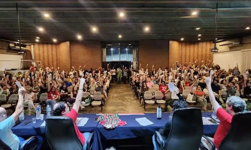 Professores da Uerj suspendem greve, após três meses de paralisação