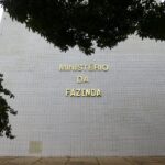 Projeção oficial de inflação sobe para 5,1%, com estouro da meta
