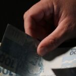 Trabalhadores nascidos em setembro e outubro recebem abono salarial