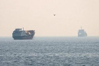 Trump recua e desiste de cobrar taxa sobre navios no Estreito de Ormuz