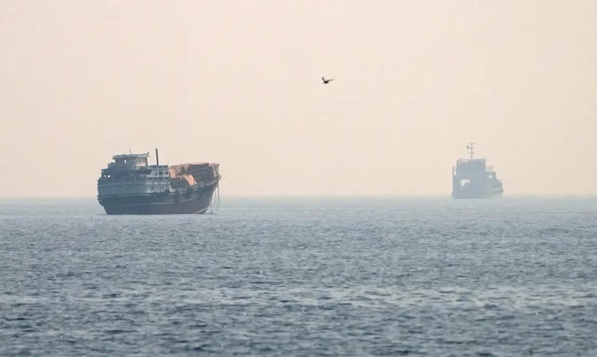 Trump recua e desiste de cobrar taxa sobre navios no Estreito de Ormuz