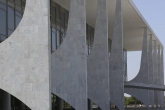 Governo abre processo de reciprocidade contra tarifas dos EUA