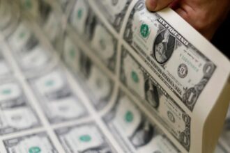 Guerra, tarifas e menos imposto a ricos geram dívida recorde nos EUA