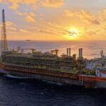 Navio-plataforma da Petrobras atinge produção máxima no pré-sal