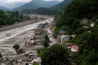 Nepal monitora dois lagos; risco de enchentes persiste