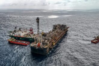 Petroleiros pedem Petrobras mais estatal e menor repasse a acionistas