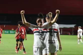 São Paulo vence Vitória e assume liderança do Brasileirão Feminino
