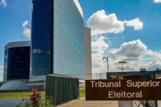 TSE recebe embaixadores nesta segunda para defender urna eletrônica 