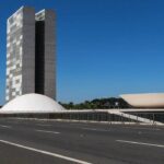 Votação da MP que zera “taxa das blusinhas” é adiada para terça