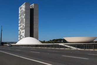 Votação da MP que zera “taxa das blusinhas” é adiada para terça