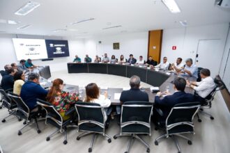 Governador Fábio recebe funcionários da VRS e estuda solução para trabalhadores