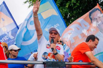 “Aracaju reconhece nosso trabalho”, afirma governador Fábio após percorrer zona norte em grande carreata