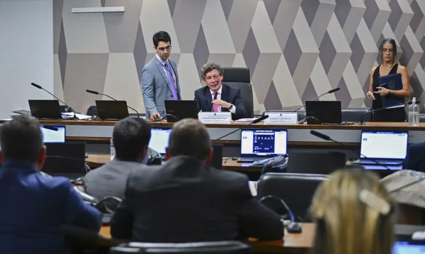 Ajustes no texto adiam votação da MP da “taxa das blusinhas”